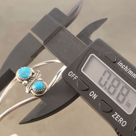 Vintage Sterling Navajo Two Turquoise Leaf Cuff - Picture 9 of 10